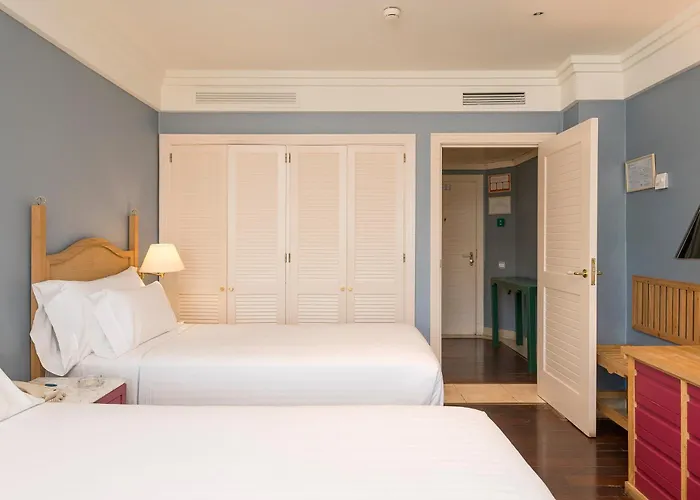 Hotell Playa Victoria 4*